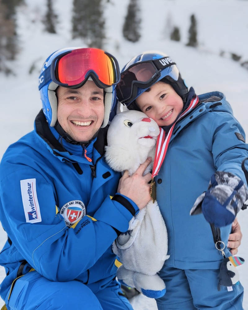 Kinder lernen Skifahren in Obertauern