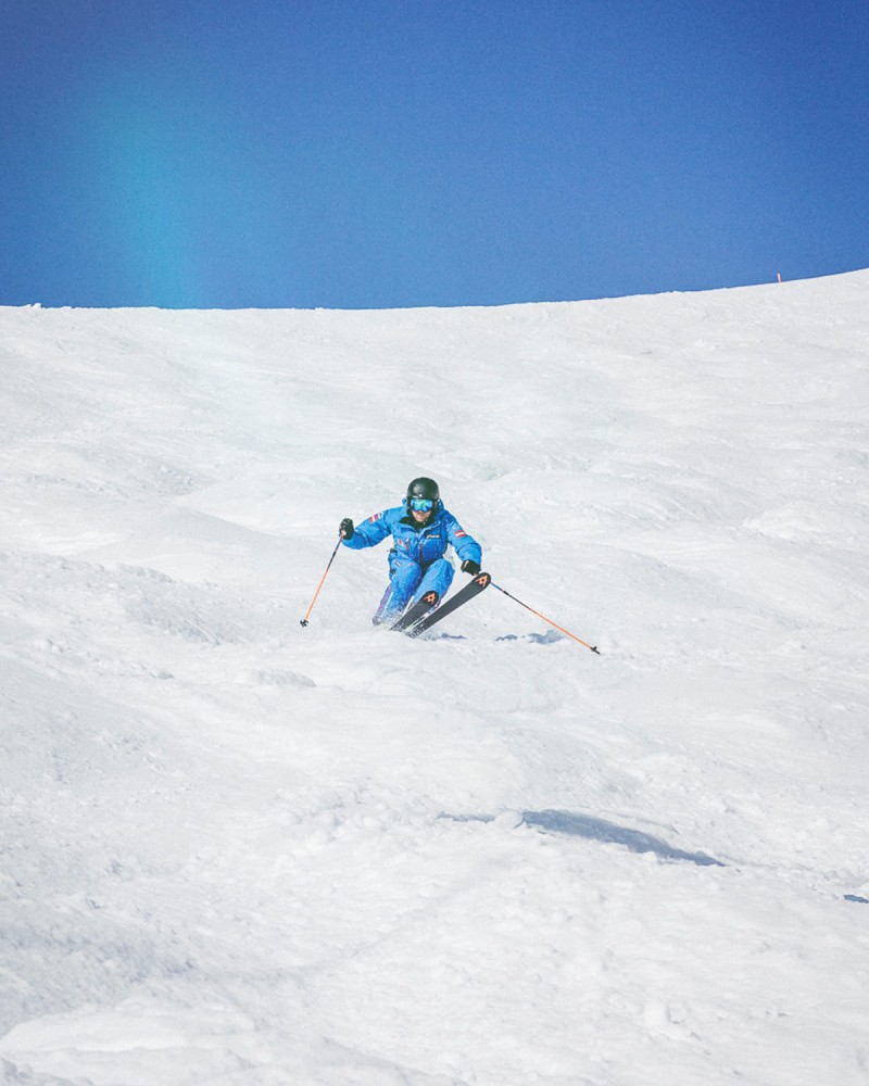 Mogul skiing in the No Limits courses for adults in Obertauern