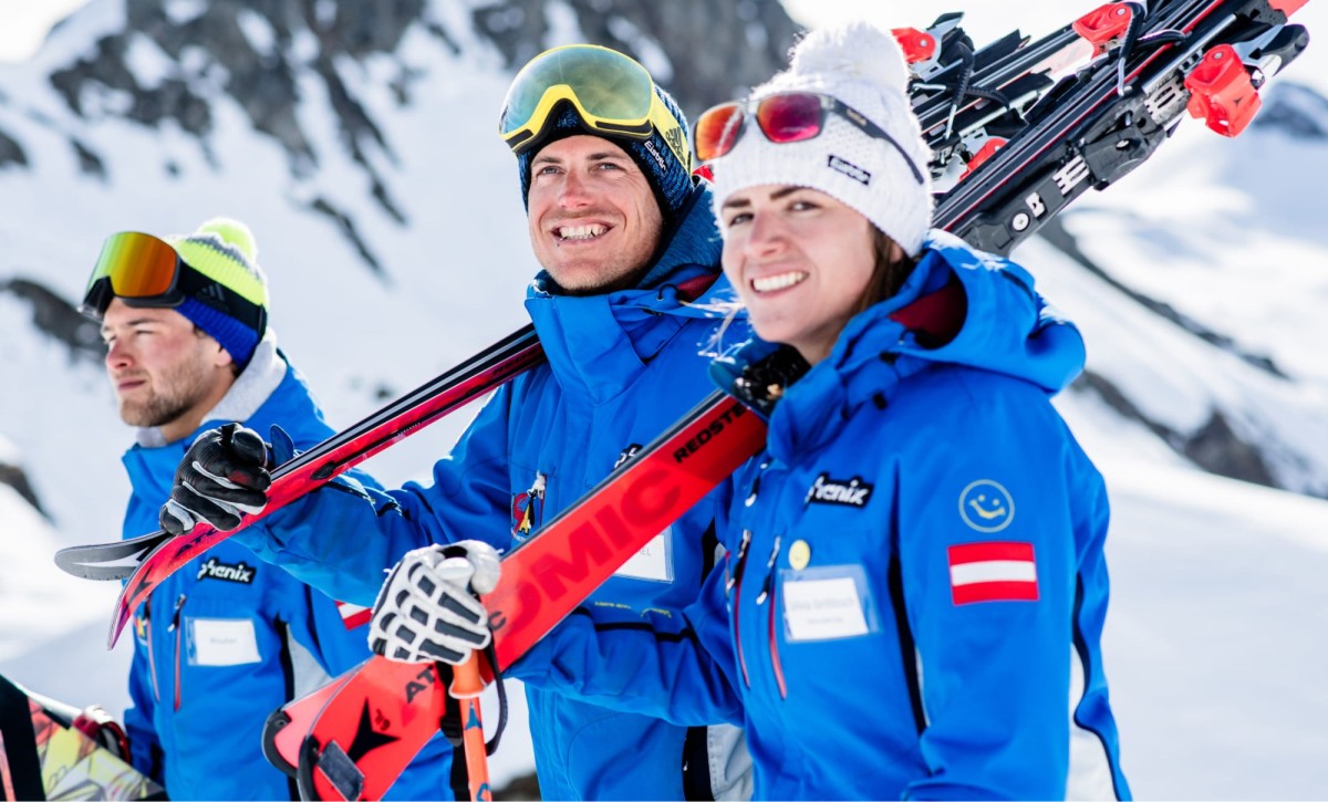 Skilehrer mit Skischulleitung Silvia Grillitsch